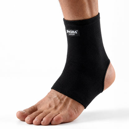 Svart kompressionsstöd för fotled med elastisk passform och öppen häl.