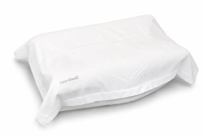 SleepEase örngott till ergonomisk kudde på vit studio bakgrund